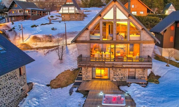 Besse-et-Saint-Anastaise Chalet De Esquí | Chalet l'Anorak Super Besse, private spa, 10 pers, 4 bedrooms, Sancy view