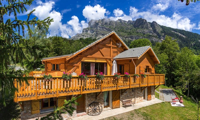 Pont-du-Fosse Chalet De Esquí | Amplio chalet y spa en 1500 m de terreno orientado al sur con vista - 14 personas
