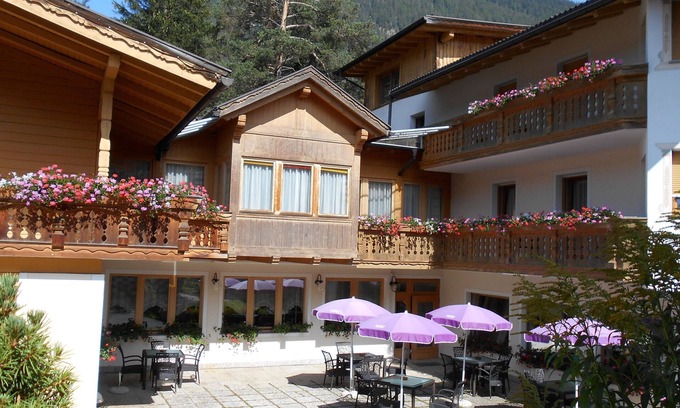 San Martino in Badia Hotel | Chalet Hotel Diamant