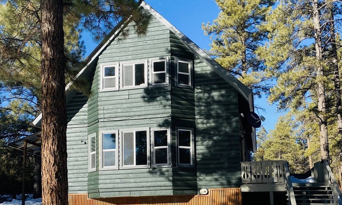 Mancos Cabina | Chalet House on Wooded Creek by Summit Lake
