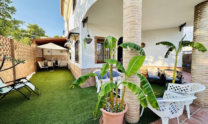 Almayate Bajo Chalet De Esquí | Chalet ideal para familias, a 900m de la playa !