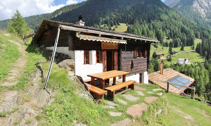Grengiols Chalet De Esquí | Chalet en Binn cerca del bosque y valle