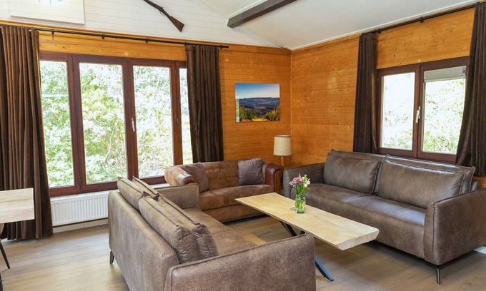 The Ardennes Chalet De Esquí | Chalet con sauna y vistas