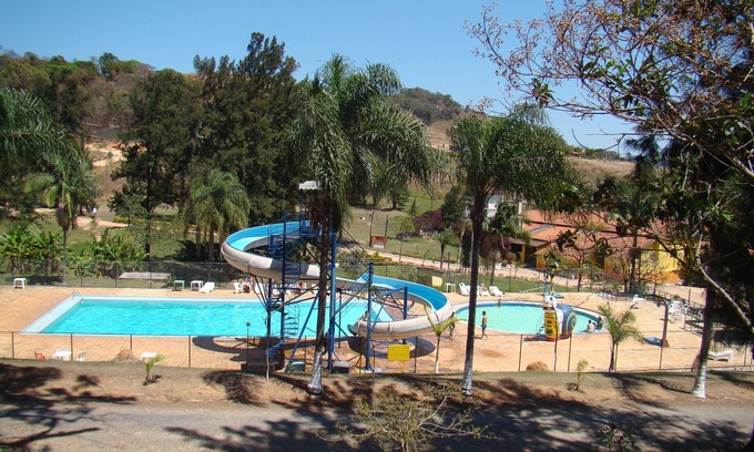 Amparo Cabaña | Chalet en Serra Negra, con parque de agua para la temporada con su familia.