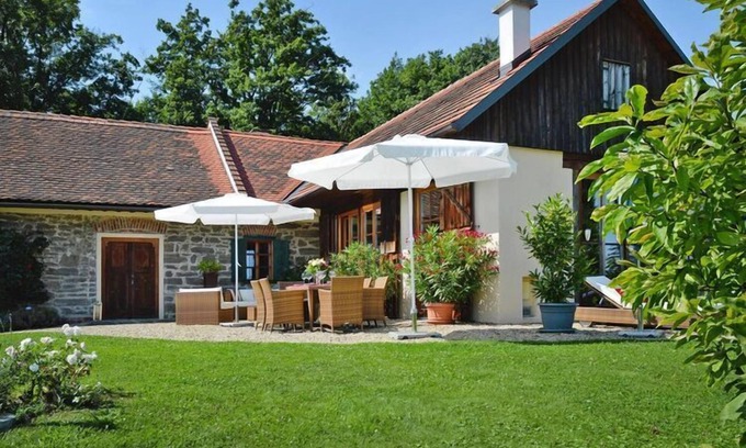 Fehring Casa | Chalet en Estiria con Piscina y Vistas