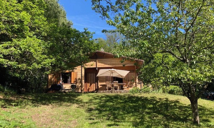 Compreignac Chalet De Esquí | 🌲 Chalet in the woods with private pond - near Lac de Saint-Pardoux