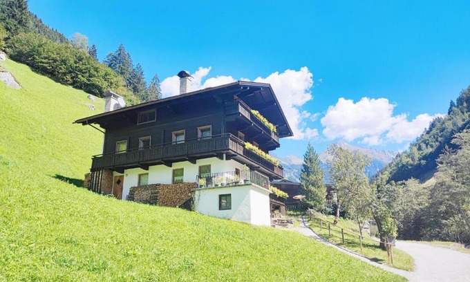 Brandberg Casa | Chalet in Tirol by Zillertal Ski Slopes