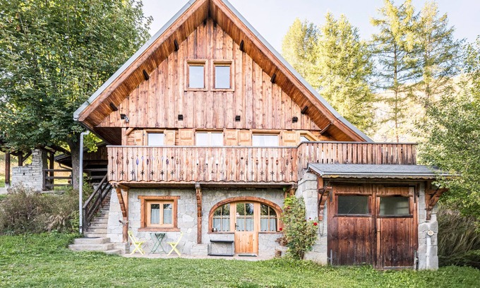 Jarrier Chalet De Esquí | Chalet 'Jarrier' con vistas a la montaña, terraza privada y jardín privado