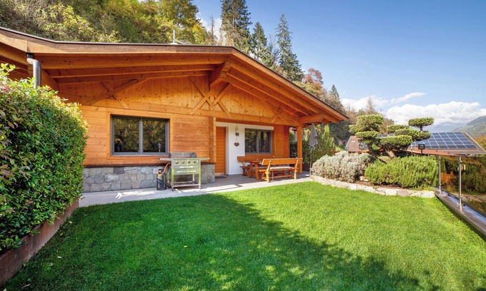 Rifiano Casa | Chalet 'Jasmin' con vistas a la montaña, piscina compartida y Wi-Fi