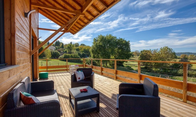 Pays-de-Belves Chalet De Esquí | Chalet Kozy in Périgord Noir, comfort and zenitude in the shade of tall trees