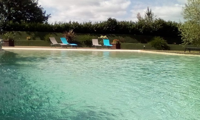 Queyrac Casa | Chalet 'La Bergeronnette' with Shared Pool, Private Terrace and Shared Garden