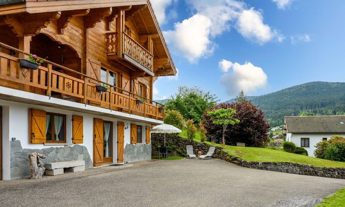 Cornimont Chalet De Esquí | Chalet 'La Sportive' con vistas a la montaña, jardín privado y Wi-Fi