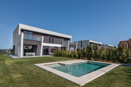 Ayamonte Chalet De Esquí | Chalet Las Marismas 8 - Playa de los Haraganes HCHM8P00