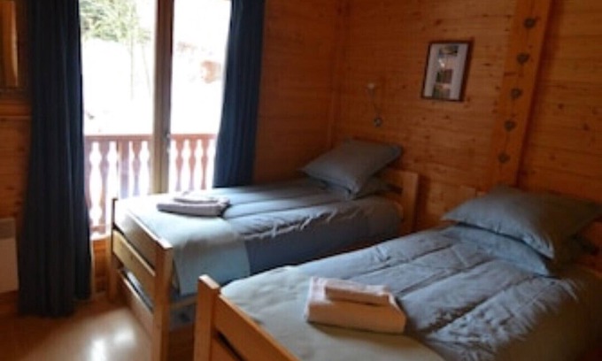 La Riviere-Enverse Chalet De Esquí | Chalet Le Cochon Noir sleeps 8 self catered big mountain view + logburner FAB