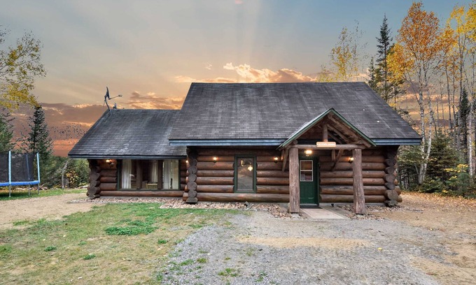 Mauricie Casa | Chalet Le Mélisse | Rustic Log Chalet in Nature