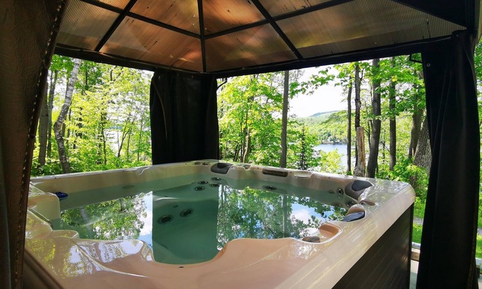 Mauricie Chalet De Esquí | Chalet Le St-phonie, L'harmonie Entre une Chalet, un Boisé, une Rivière