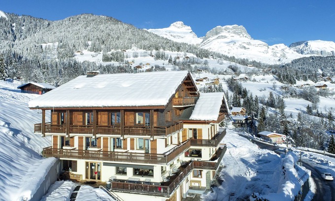 Cordon Chalet De Esquí | Chalet Les Rhodos - sleeps 60 - Facing Mont Blanc in Cordon