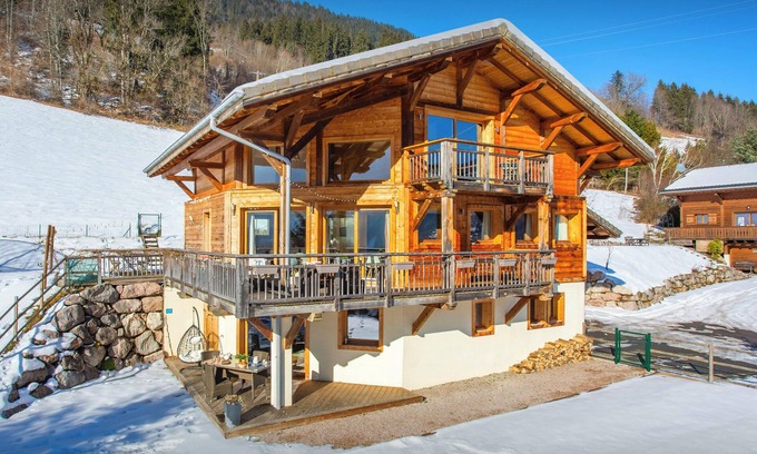 Seytroux Chalet De Esquí | Chalet Levant Blanc - ski home for 14, games room & views - OVO Network