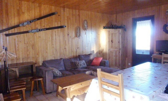 Arette Chalet De Esquí | Chalet luminoso con capacidad para 15 personas, cocina equipada y servicios opcionales