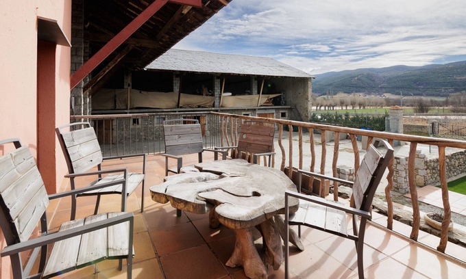 Puigcerda Chalet De Esquí | Chalet 'Masia D'en Cot' con Wi-Fi y aire acondicionado