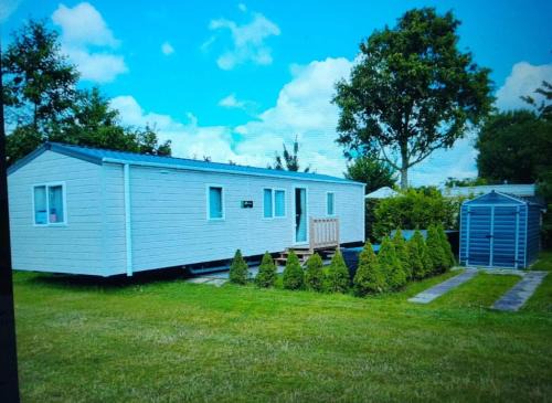 Kropswolde Apartamento | Chalet Meerwijck mit Terrasse am Wasser und Meer mit Schwimmbad