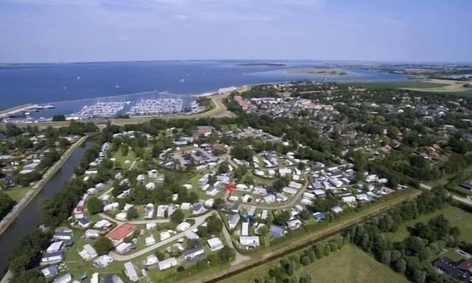 Brouwershaven Chalet De Esquí | Chalet near the beach in Zeeland - perfect for water sports, cycling & relaxation