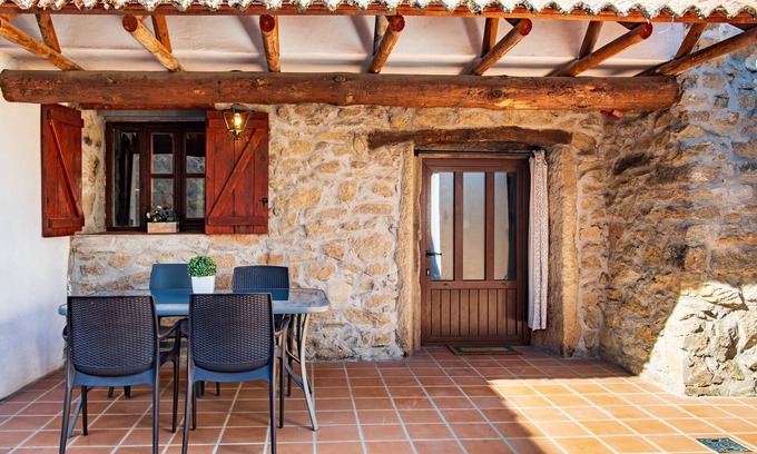 Neila de San Miguel Chalet De Esquí | Chalet 'Neilarural' con vistas a la montaña, Wi-Fi y aire acondicionado