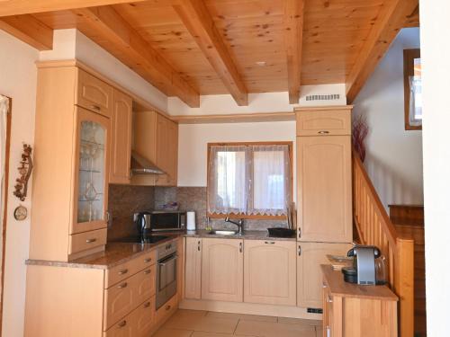 Chamoson Chalet De Esquí | Chalet Orchidée by Interhome