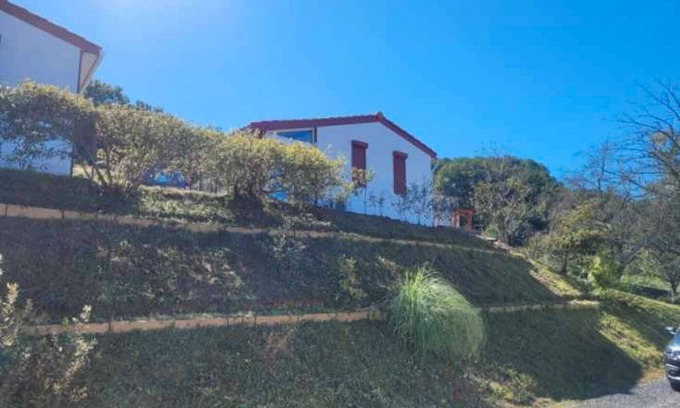 Hasparren Chalet De Esquí | Chalet 'Ortalon - Hasparren' with Shared Pool, Wi-Fi, and Air Conditioning