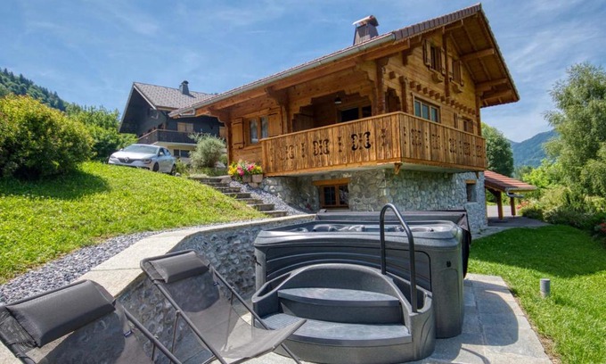 Morillon Chalet De Esquí | Chalet paisible à Morillon avec jacuzzi et proche des pistes skiables - FR-1-642-66