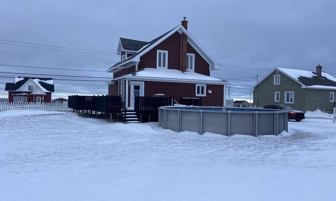 Cap-Chat Casa | Chalet Pakingan,sea view,fishing,Cap-chat,Gaspesie,w/ swimming pool