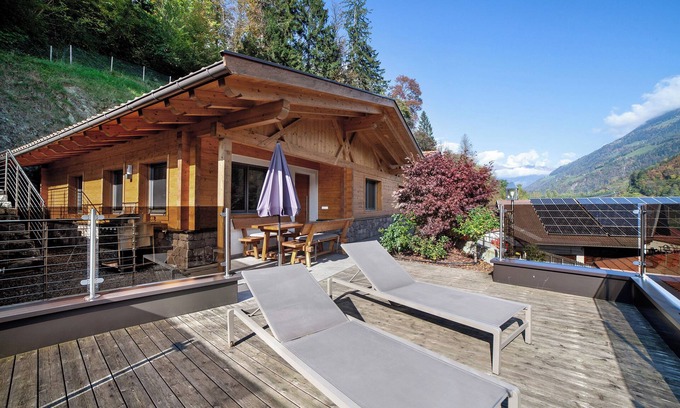 Rifiano Casa | Chalet 'Rose' con vistas a la montaña, piscina compartida y Wi-Fi