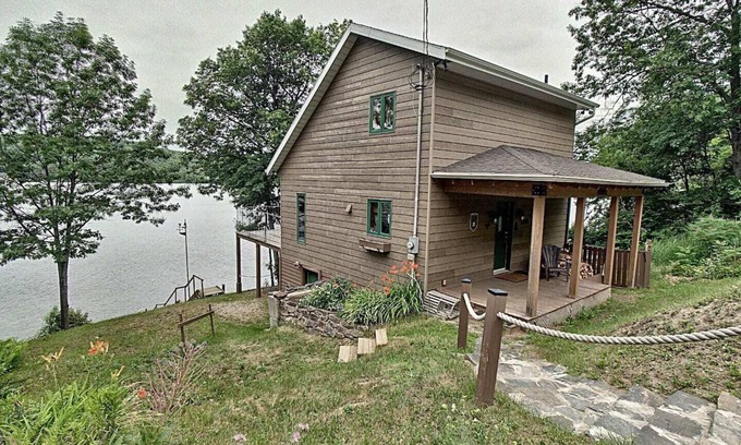 Mauricie Chalet De Esquí | Chalet rustique au bord de la rivière St-Maurice, bâteau, ski, motoneige