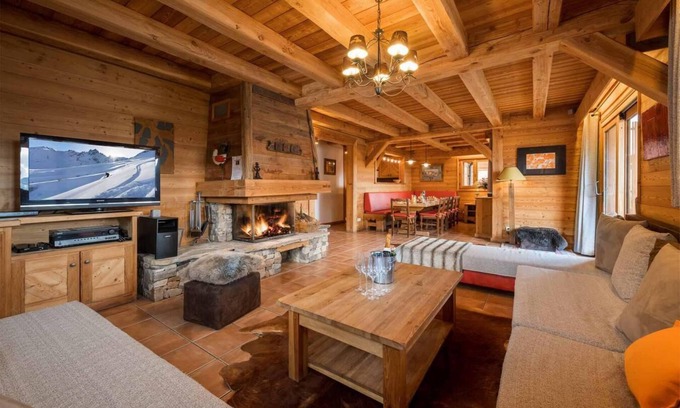 Cognet Chalet De Esquí | Chalet, vista pistas, fitness, sauna, balcón, chimenea o estufa a leña, parking, tv, 150m²