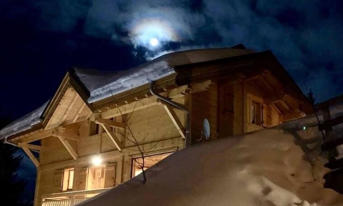 Taninges Chalet De Esquí | Chalet sleeps 8