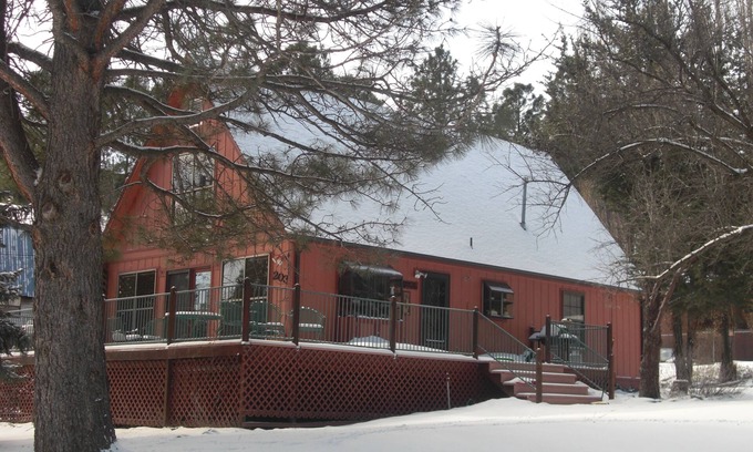 Ruidoso Chalet De Esquí | ¡Caer en Ruidoso es hermoso! ven y disfruta de este acogedor chalet . Pacífico.