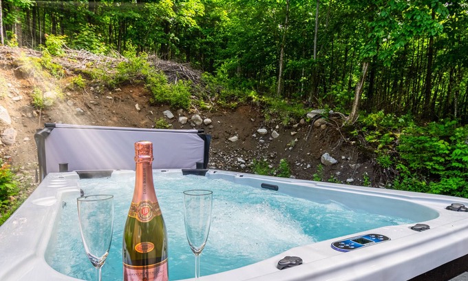 Saint-Raymond Chalet De Esquí | Chalet, swim spa, billiards and fireplaces at Lac Sept-Îles