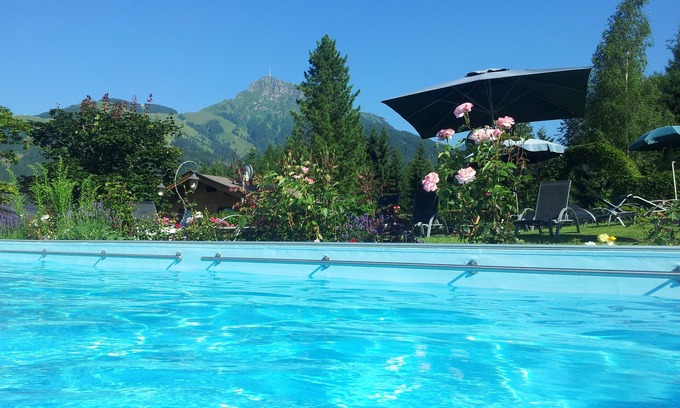 Oberndorf bei Kitzbuhel Casa | El paraíso cerca de Kitzbühel, lujoso chalet Villa Rosa en el jardín del hotel Rosenhof