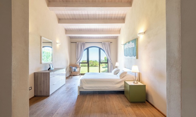 Trequanda Chalet De Esquí | Chalet "Villa Falco" with Shared Pool, Private Terrace & Wi-Fi