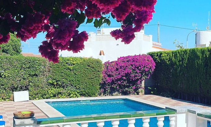 Cala en Porter Chalet De Esquí | Chalet 'Villa Jones' con piscina privada, terraza compartida y Wi-Fi