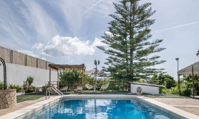 El Bosque Casa | Chalet 'Villa Rosario' con vistas a la montaña, piscina y Wi-Fi