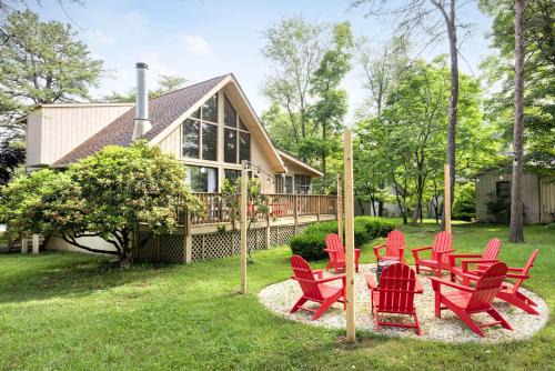 The Woods Chalet De Esquí | Chalet w Hot Tub Deck Fire Pit Wifi Resort Fun
