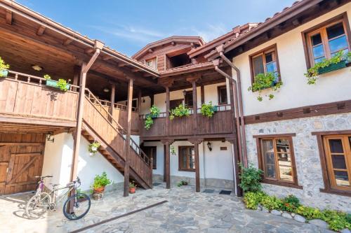 Old Town Casa | Chalet White Fang