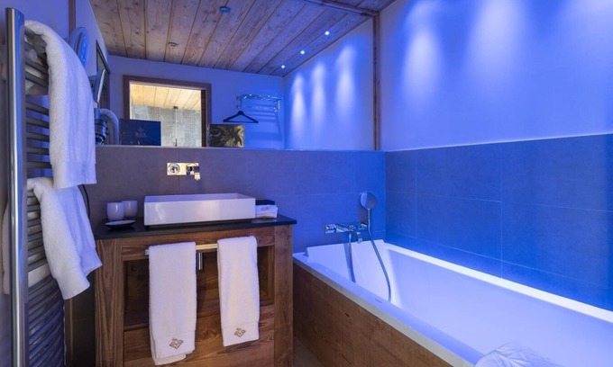 Val-Thorens Chalet De Esquí | Chalet, wifi, 50m from ski slopes, sauna, hammam, terrace, balcony, fireplace or stove, tv