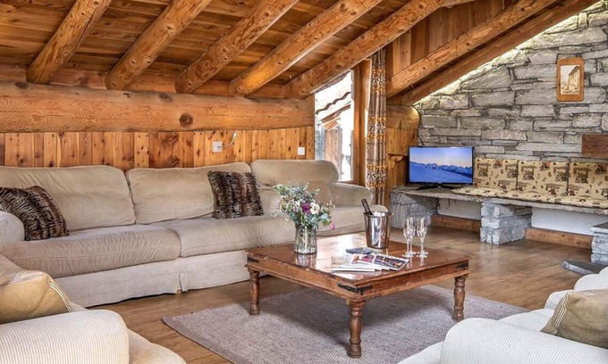 Le Cret Chalet De Esquí | Chalet, wifi, vista abierta, balcón, chimenea o estufa a leña, parking, tv, local para esquís, 170m²
