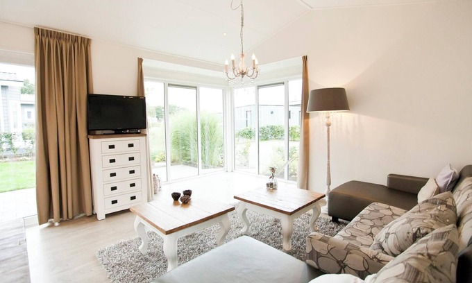 Hulshorst Casa | Chalet with 2 bedrooms and a terrace