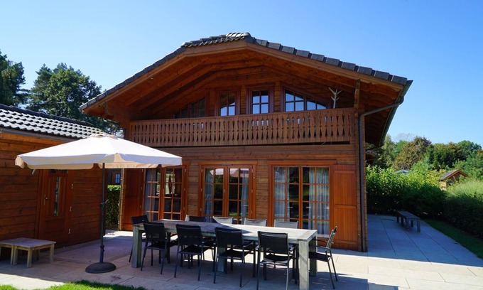 Lochem Casa | Chalet with 5 bedrooms and 2 bathrooms
