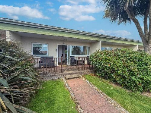 Bacton Chalet De Esquí | Chalet With Free Wifi At Rainbows End Near A Lovely Norfolk Beach Ref 31002R