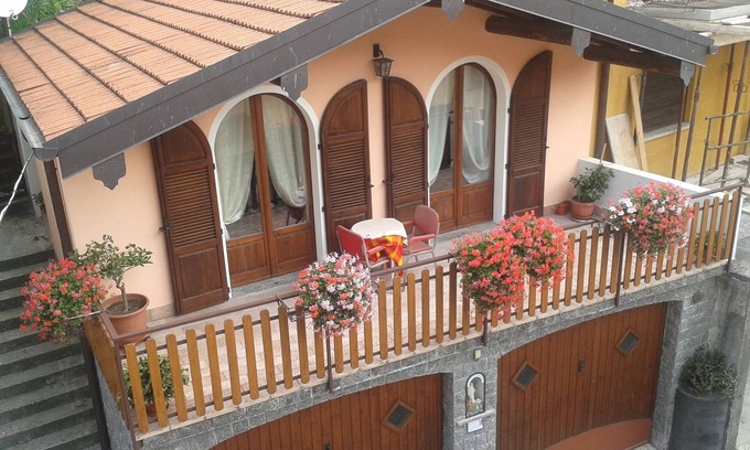 Garzeno Casa | CHALET CON PISCINA PARA 2 PERSONAS EN VALLE ALBANO
