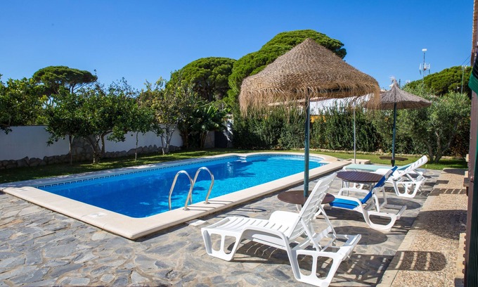 Barrio Nuevo Casa | CHALET CON PISCINA EN CONIL
